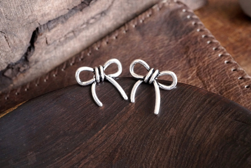 Western Bow Statement Earrings – Worn Silver Tone