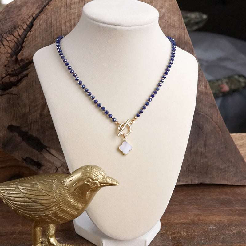 Moonlit Clover – Beaded Necklace with Mother of Pearl Pendant