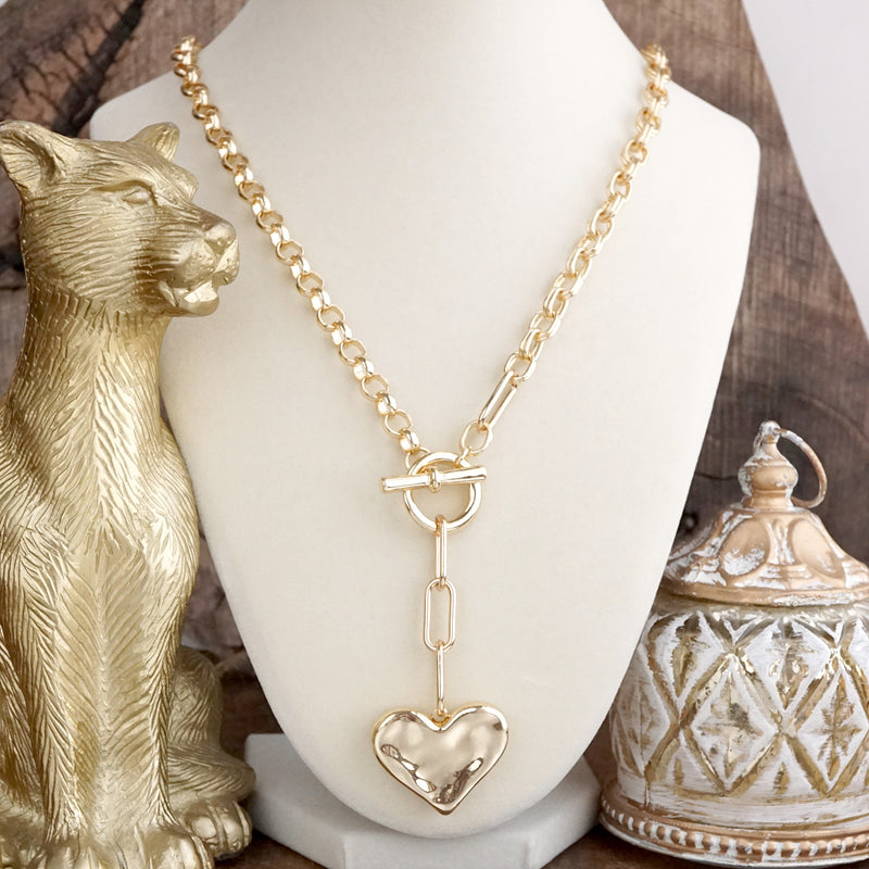 Heartline Glow – Hammered Heart Lariat Necklace in Gold