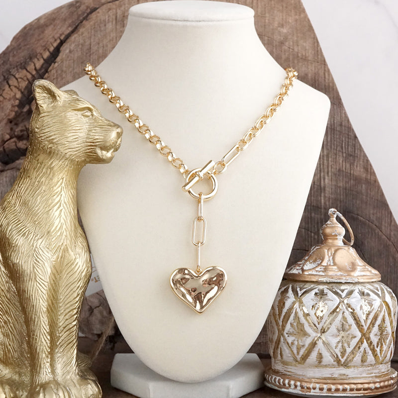 Heartline Glow – Hammered Heart Lariat Necklace in Gold