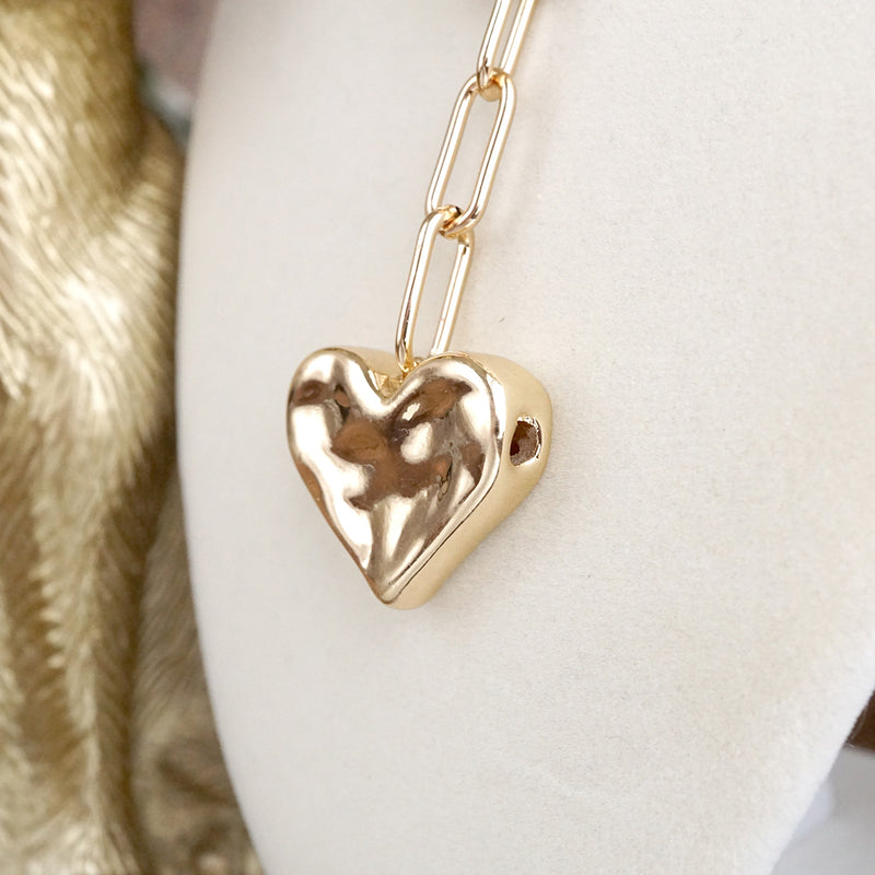 Heartline Glow – Hammered Heart Lariat Necklace in Gold