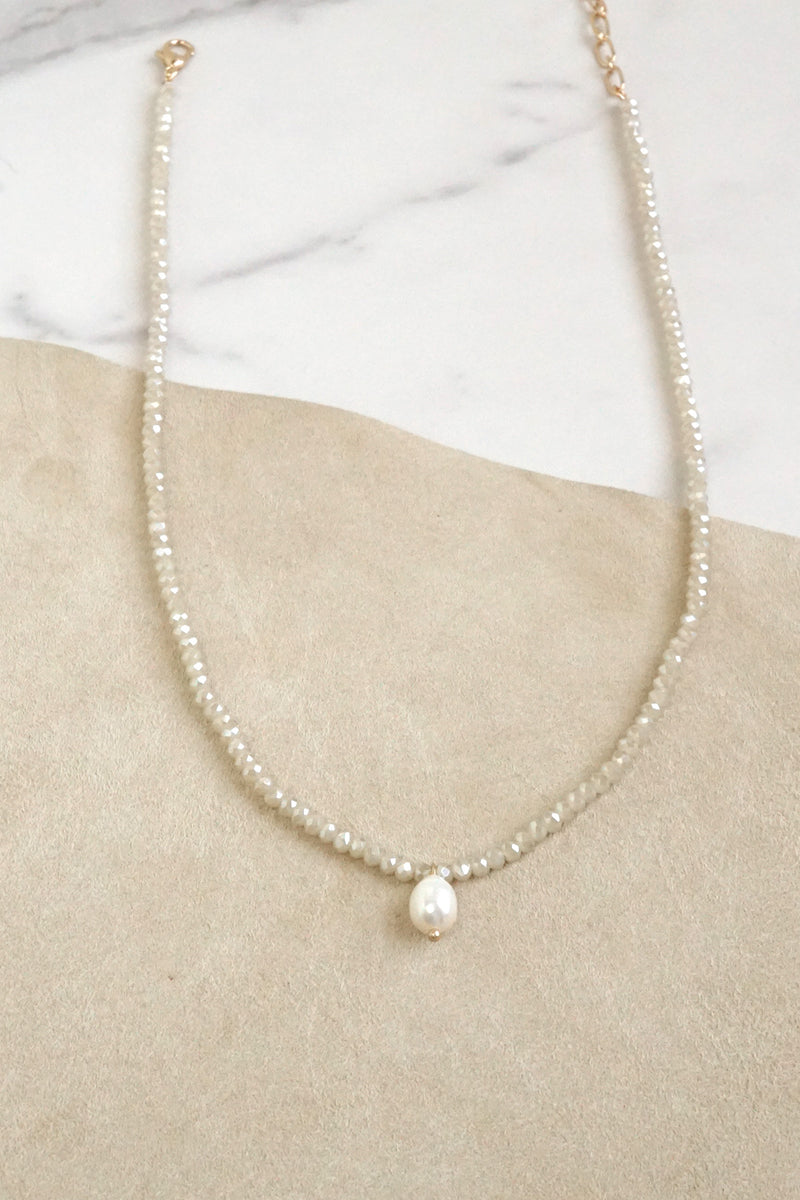 Short Necklace Glass Beads Freshwater Pearl pendant Beige