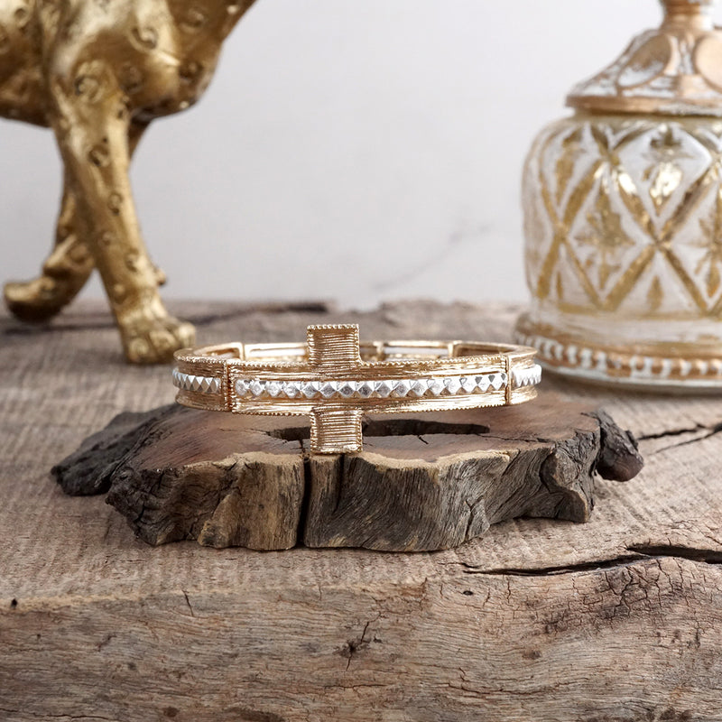 Golden Balance – Minimalist Sideways Cross Stretch Bangle