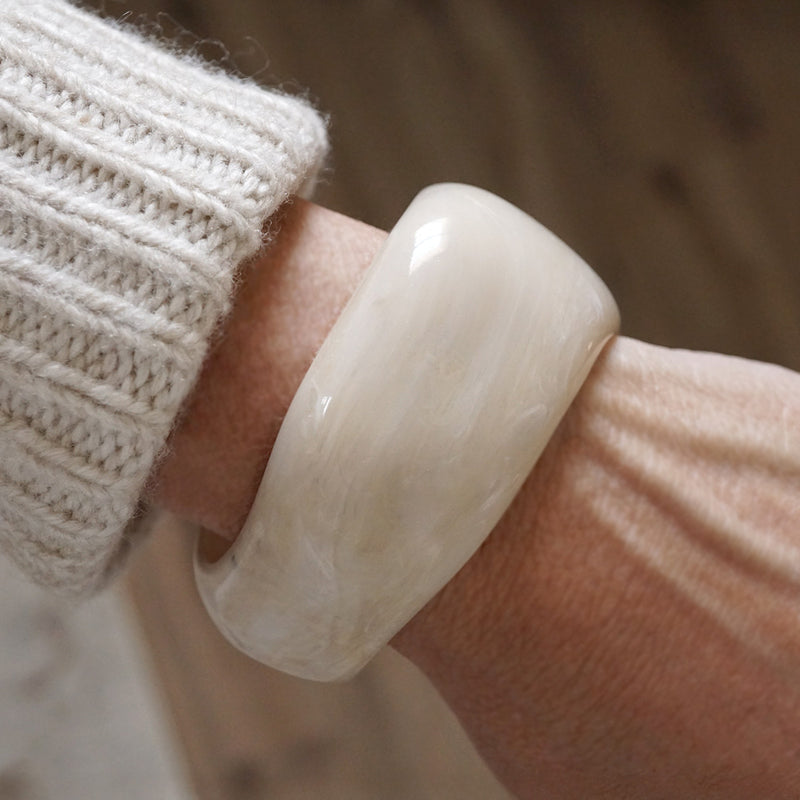 Warm Whisper – Chunky Resin Statement Bangle