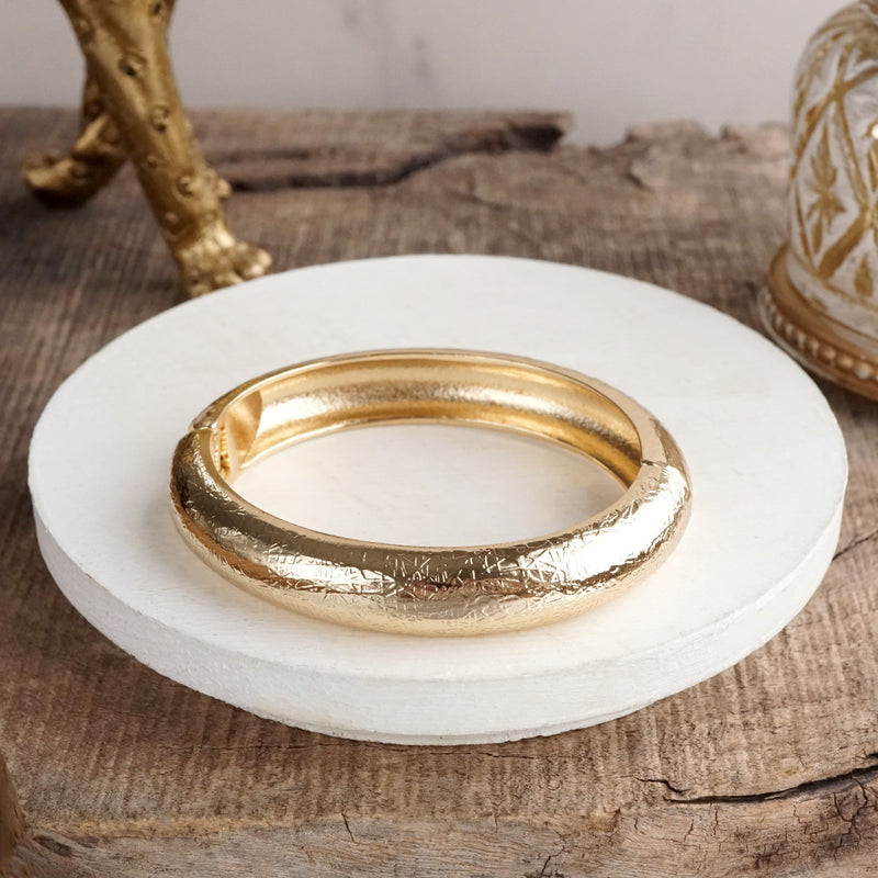 Gathered Horizons – Tortoise Acrylic Stretch Bracelet Set Golden Hinge Cuff