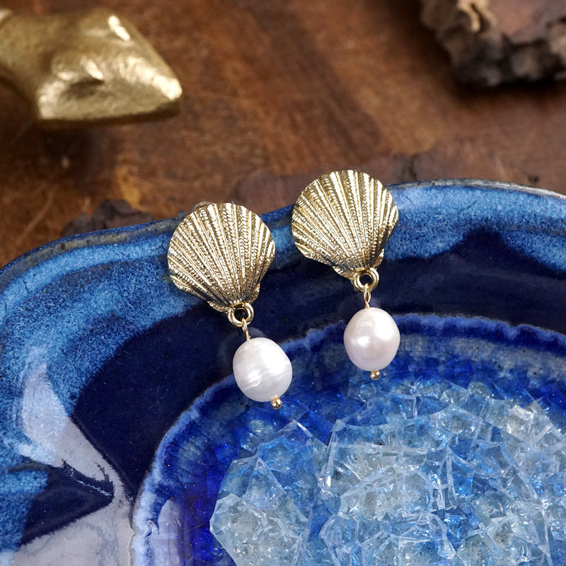 Ocean Whispers – Gold Seashell Earrings with Pearl Drops