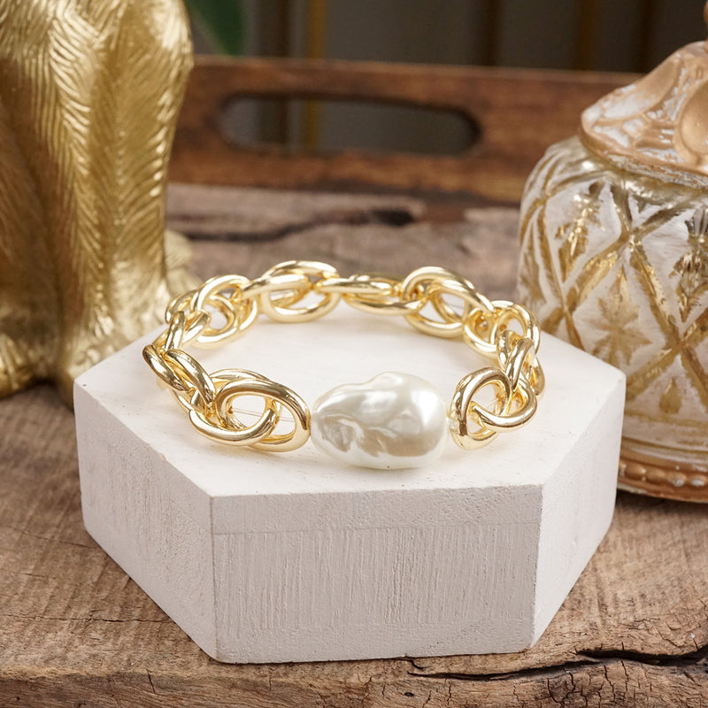 Modern Muse – Chunky Stretch Bracelet with Sculpted Pearl Bead