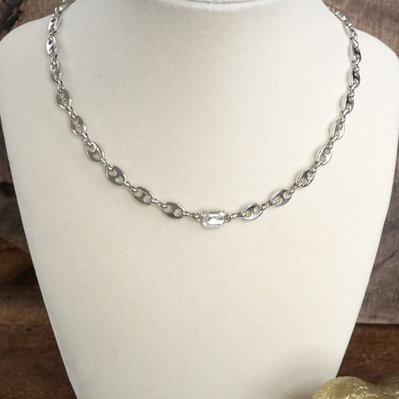 Short Anchor Chain Necklace with Emerald-Cut Crystal – Gold or Silver