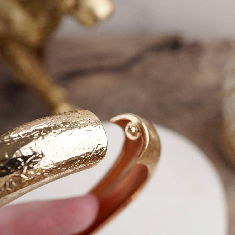 Gathered Horizons – Tortoise Acrylic Stretch Bracelet Set Golden Hinge Cuff